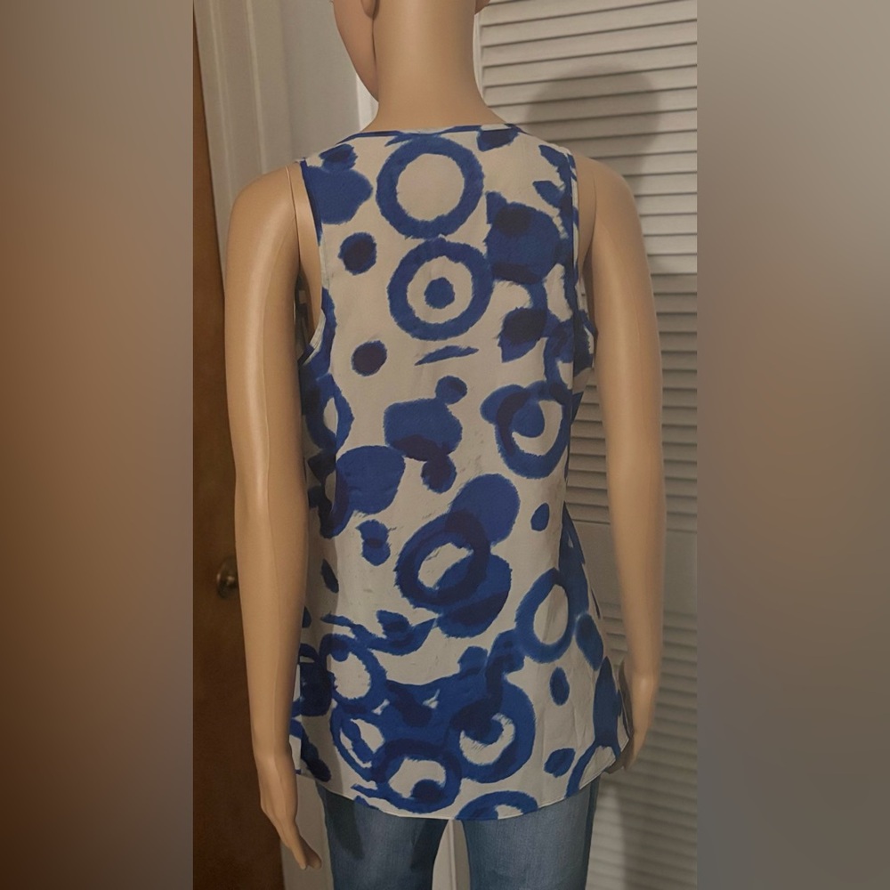 Sleeveless Spring Top - Picture 14 of 15